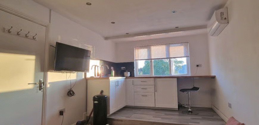 Studio Room is available – TW5 0LR – £950