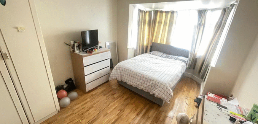 Spacious Rooms Available in N9 7BX