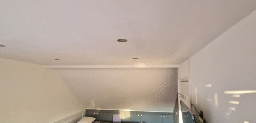 Studio Room is available – TW5 0LR – £950