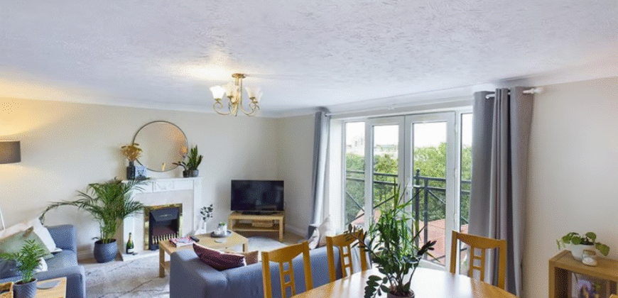 Modern Double Room Available in 2-Bedroom Flat