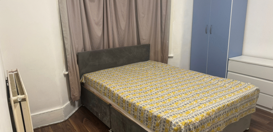 Double bedroom is available at IG1 1TT for £750 PCM
