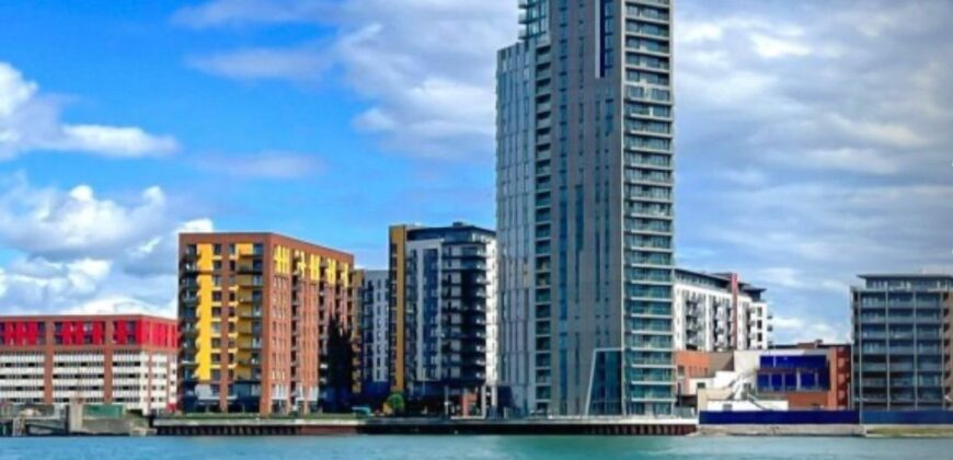 En-Suite Room in Modern 2-Bedroom Flat – £750 PCM