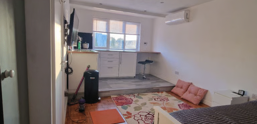 Studio Room is available – TW5 0LR – £950