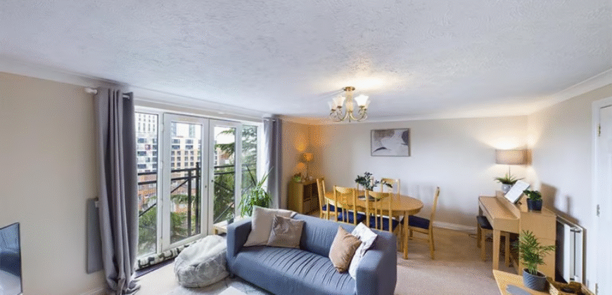 Modern Double Room Available in 2-Bedroom Flat