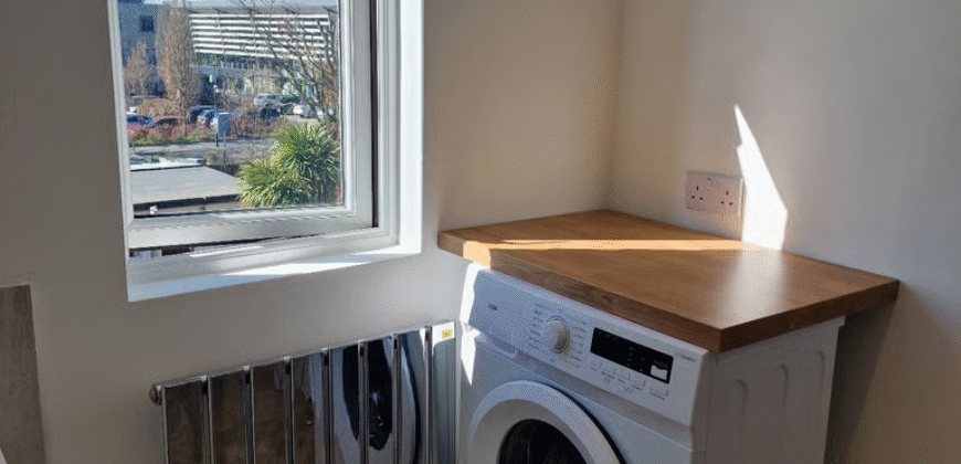 Studio Room is available – TW5 0LR – £950
