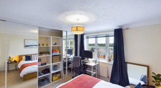 Modern Double Room Available in 2-Bedroom Flat