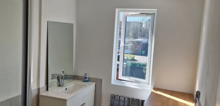Studio Room is available – TW5 0LR – £950