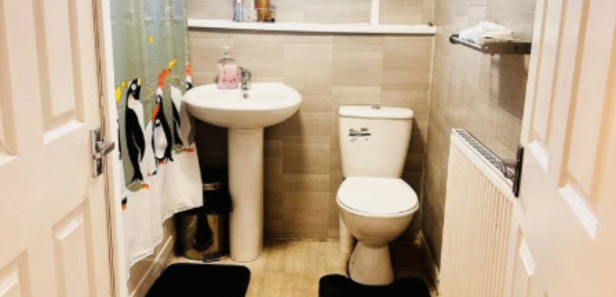 Bright Double Room Available – EH54 5AB