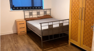 Bright Double Room Available – EH54 5AB