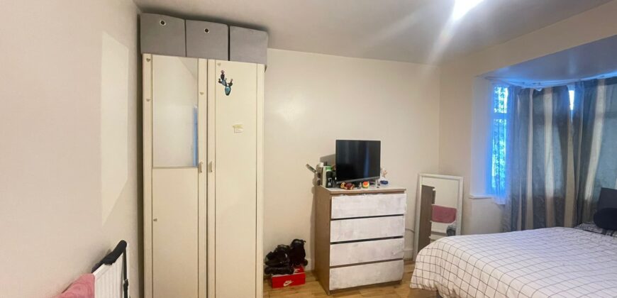 Spacious Rooms Available in N9 7BX