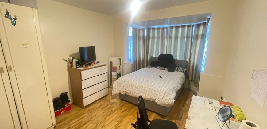 Spacious Rooms Available in N9 7BX