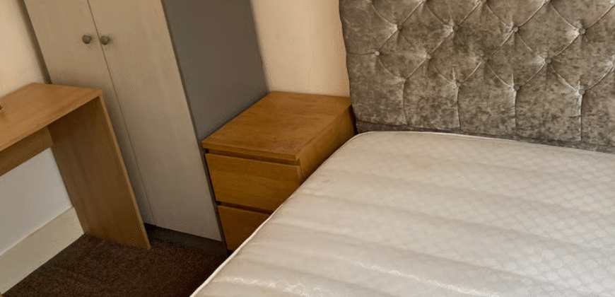 🏠 Small Double Room Available – SW17 9SE – £600/month (All Bills Included)