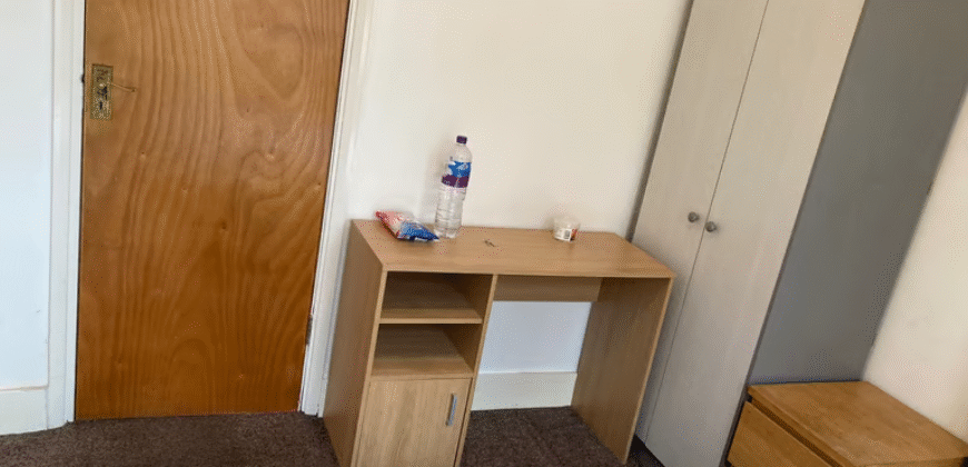 🏠 Small Double Room Available – SW17 9SE – £600/month (All Bills Included)