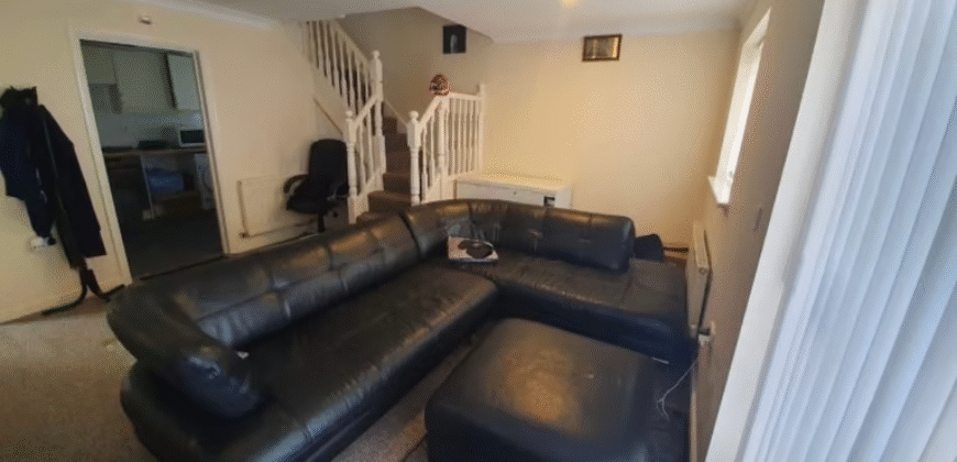 Spacious double room is available for Rent in a 3-bedroom House – Drake Avenue, Wythenshawe, Manchester, M22 1BT