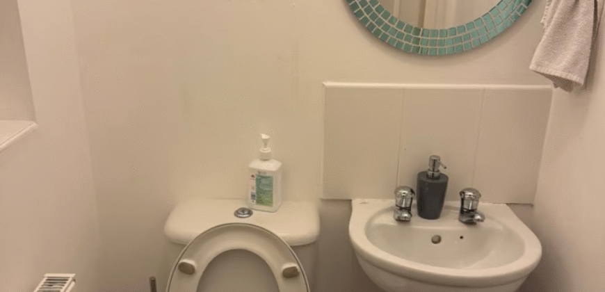 Spacious double room is available for Rent in a 3-bedroom House – Drake Avenue, Wythenshawe, Manchester, M22 1BT