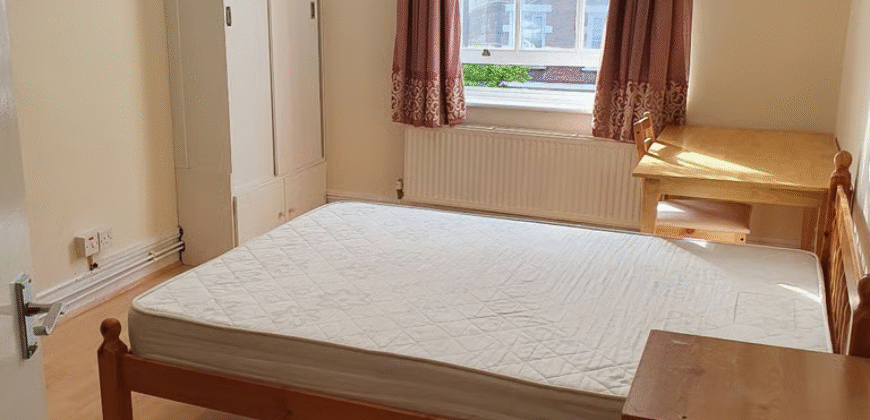 Spacious 3-Bedroom Flat Available – NW8 9HG – £2,800 PCM