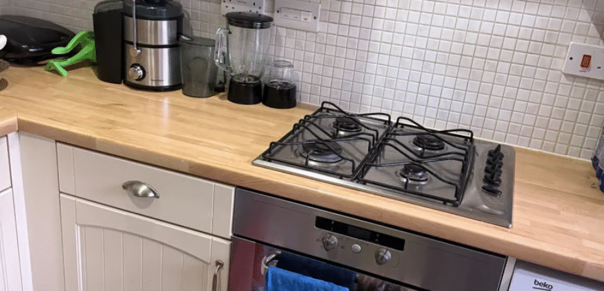 Spacious double room is available for Rent in a 3-bedroom House – Drake Avenue, Wythenshawe, Manchester, M22 1BT