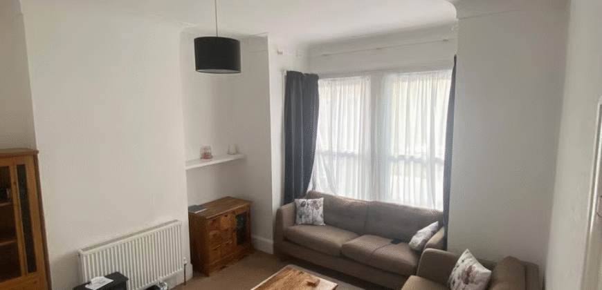 Spacious 4-Bedroom House to Rent in IG1 3LL – £2,950 PCM
