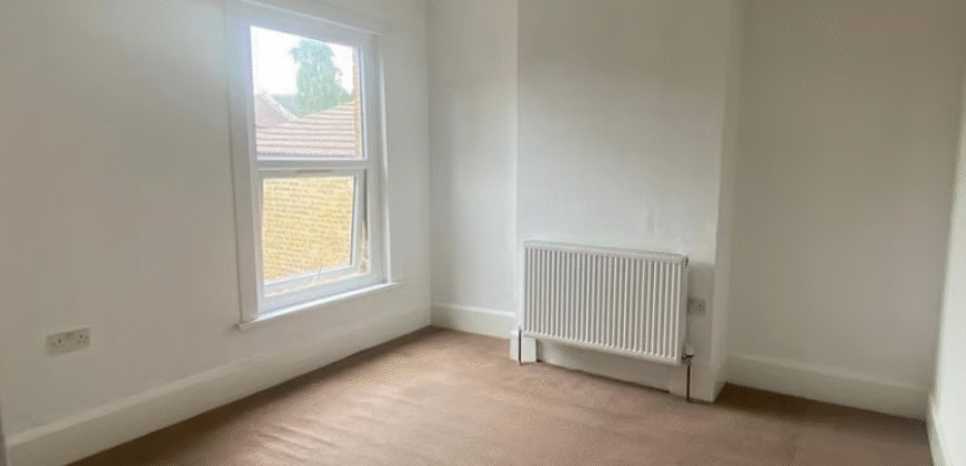 Spacious 4-Bedroom House to Rent in IG1 3LL – £2,950 PCM