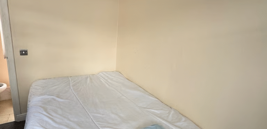 Spacious Studio-Flat is available for rent – Colindeep Lane, London, NW9 6DU