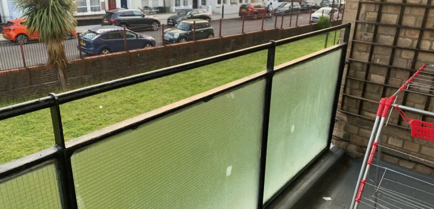 En-Suite Room is available for Rent in a 3-bedroom Flat – Lancaster Court, Darlan Road, London, SW6 5TH