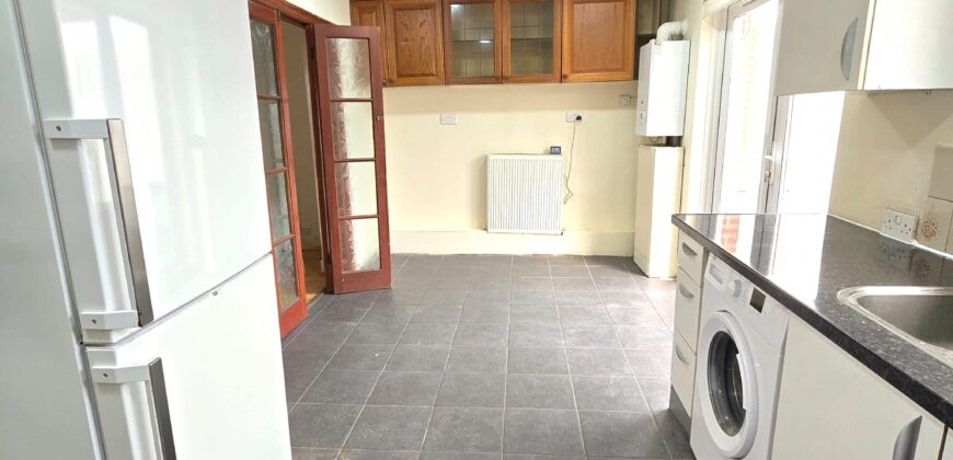 1-Bedroom Flat to Rent – IG2 7RR – £1,400 PCM