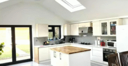 🏡 Spacious Double Room Available in 5-Bedroom House – With Private Bathroom