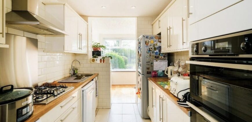 3 Bedroom House Available – IG2 7RP £2,800 per month